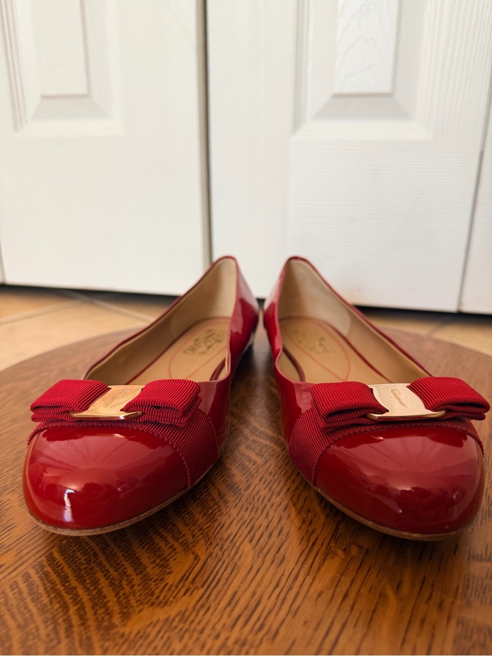 Salvatore Ferragamo Red Patent Vara Bow Varina Ballet Flats - Picture 3 of 9